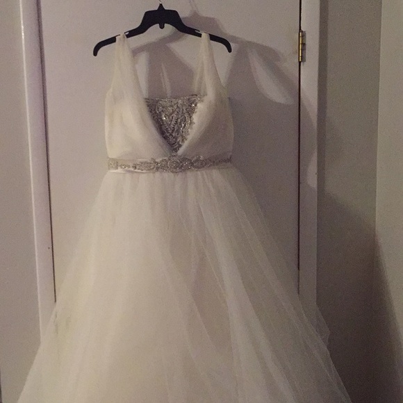 Bridal dress - Picture 1 of 8